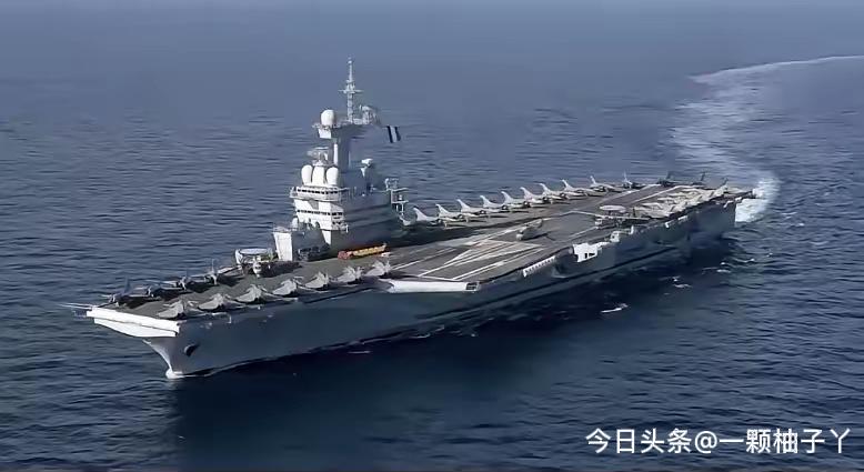法国戴高乐号核动力航母近期赴中东执行秘密部署，全舰严阵以待，全力规避雷达与电子侦