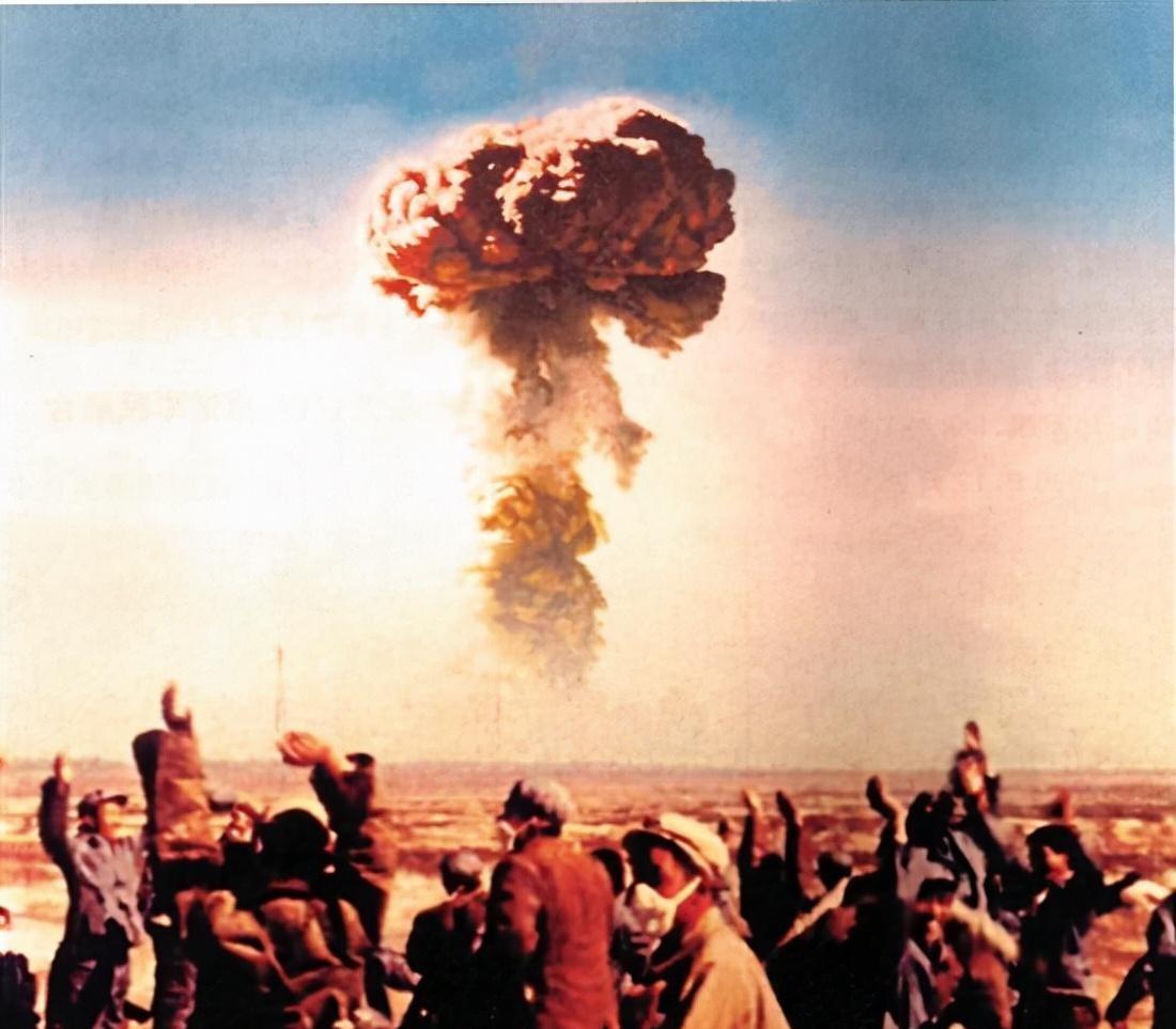 1963年金庸公开批评中国原子弹，陈毅亲自为他向有关部门请命，高抬贵手的原因是什