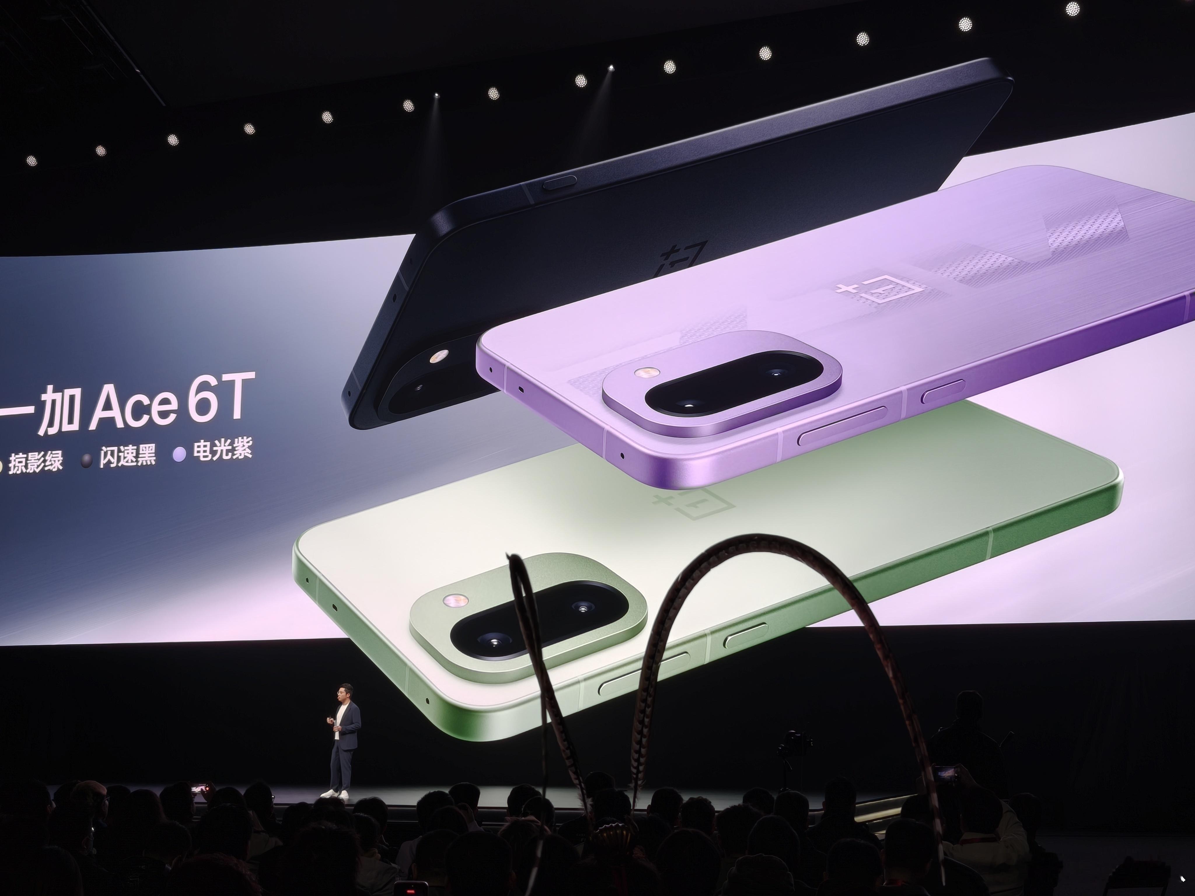 一加Ace6T 有三款配色，黑色、绿色和紫色，感觉绿色和紫色都好看。 