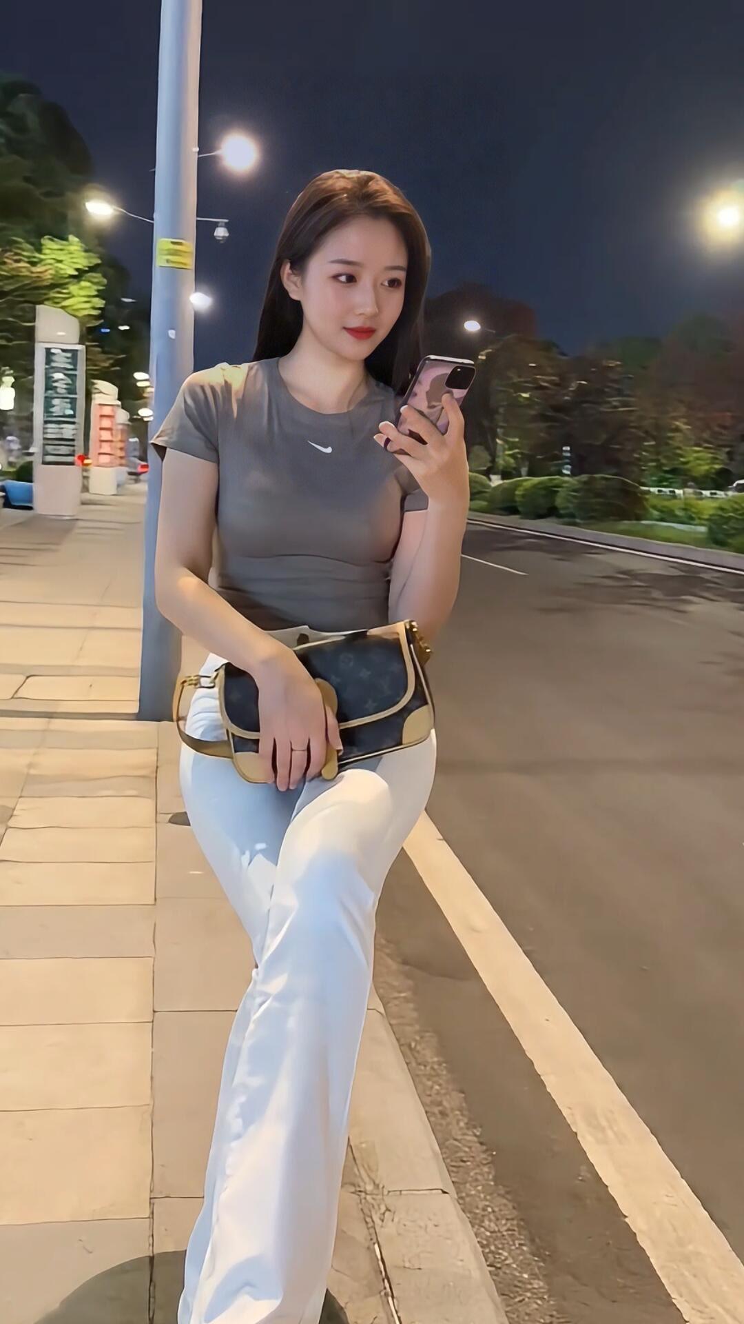积极向上地生活，热气腾腾地活着。