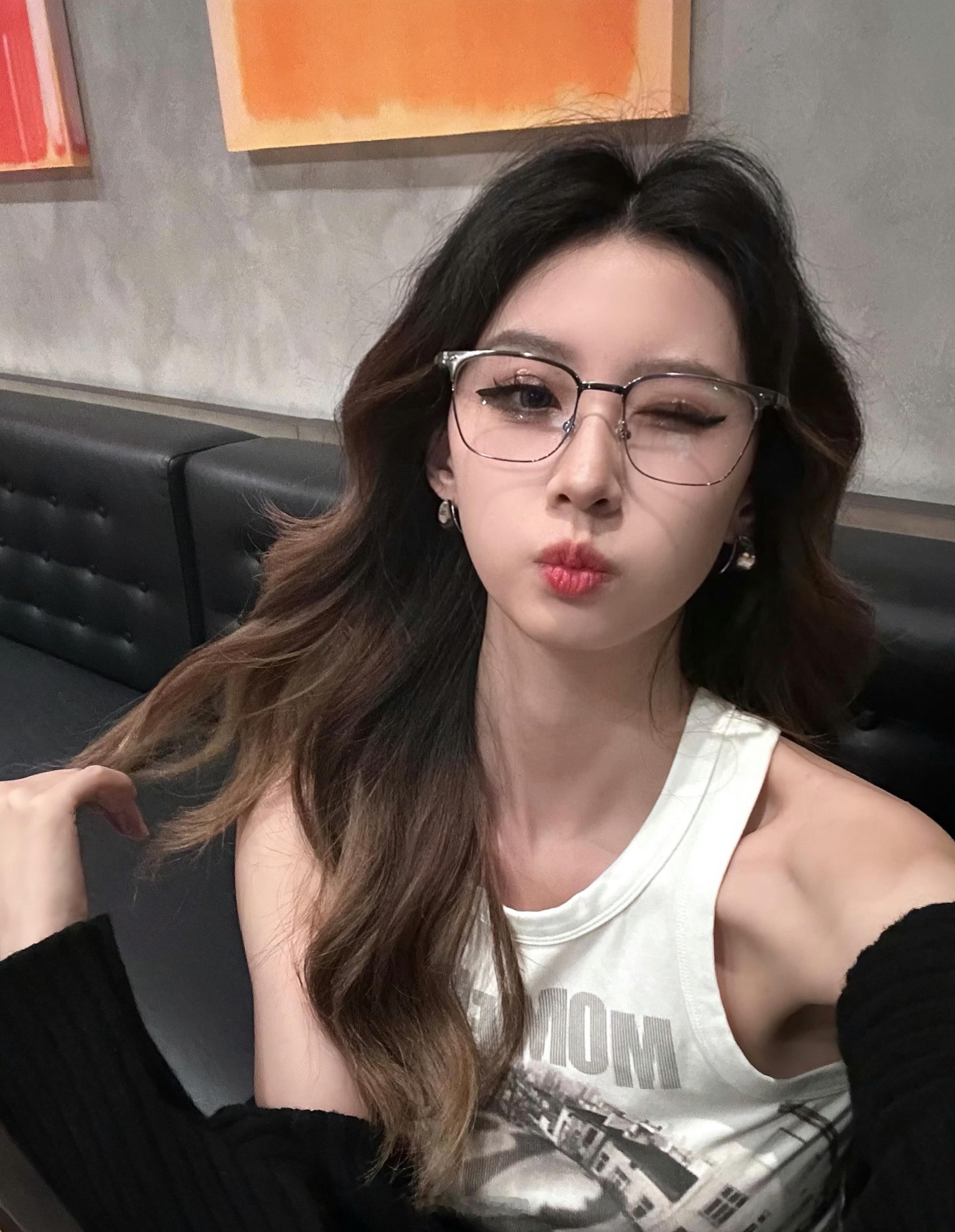 小姐姐的卷发好看 ​​​