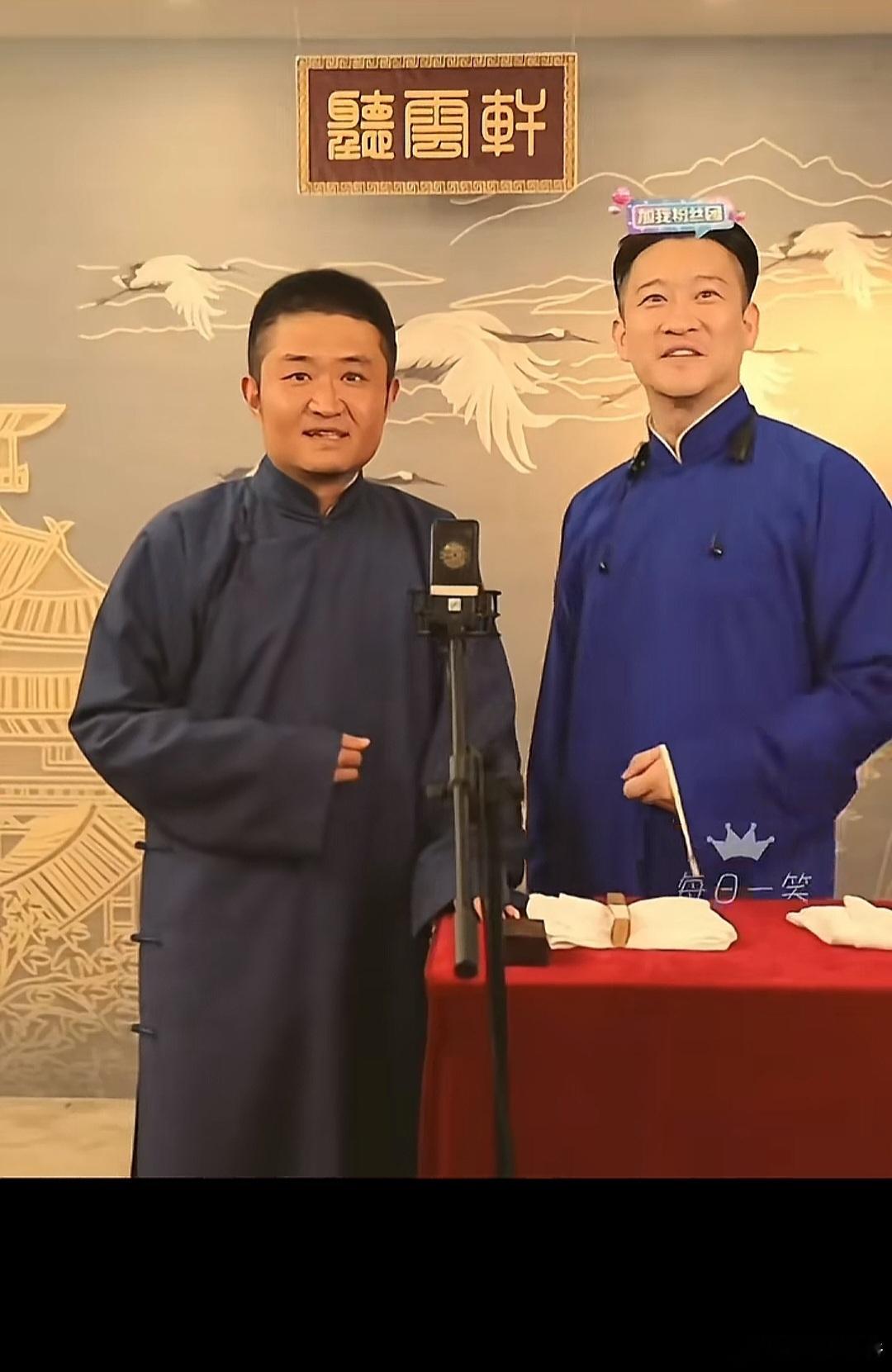 真正喜欢相声之后，第一个喜欢的相声演员是青曲社的苗阜，舞台上节奏、包袱和那种不要