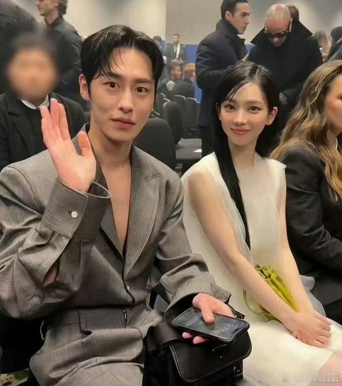 prada外网只认领了柳智敏柳智敏你真的不尴尬吗？少买点烫搜吧，中国没有人认识且