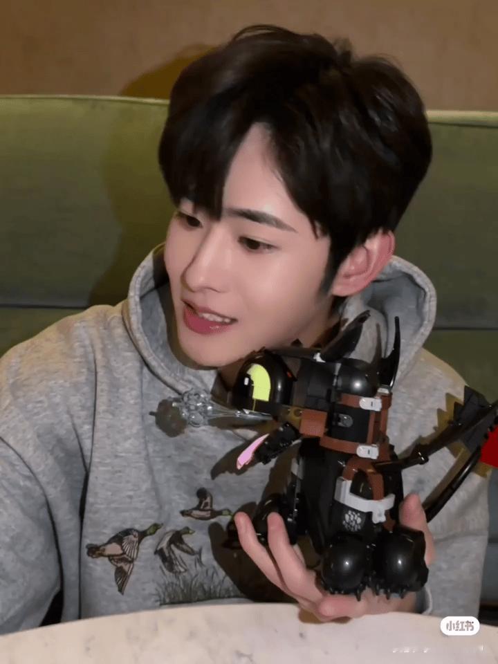 田嘉瑞今日营业大片