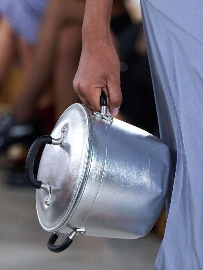 这个包挺好看的。