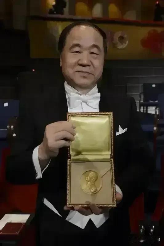 莫言大师的小说，思想上没有问题，艺术上还是有瑕疵的——

莫言大师获奖无数，同行