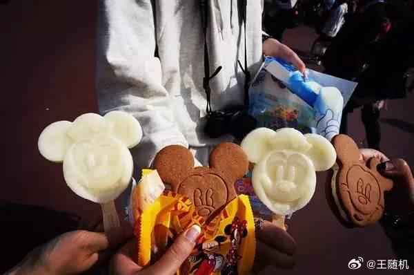 迪士尼 物价景区消费差不多就是这样的，想要和外面的同价位根本不可能，不过70的蒸