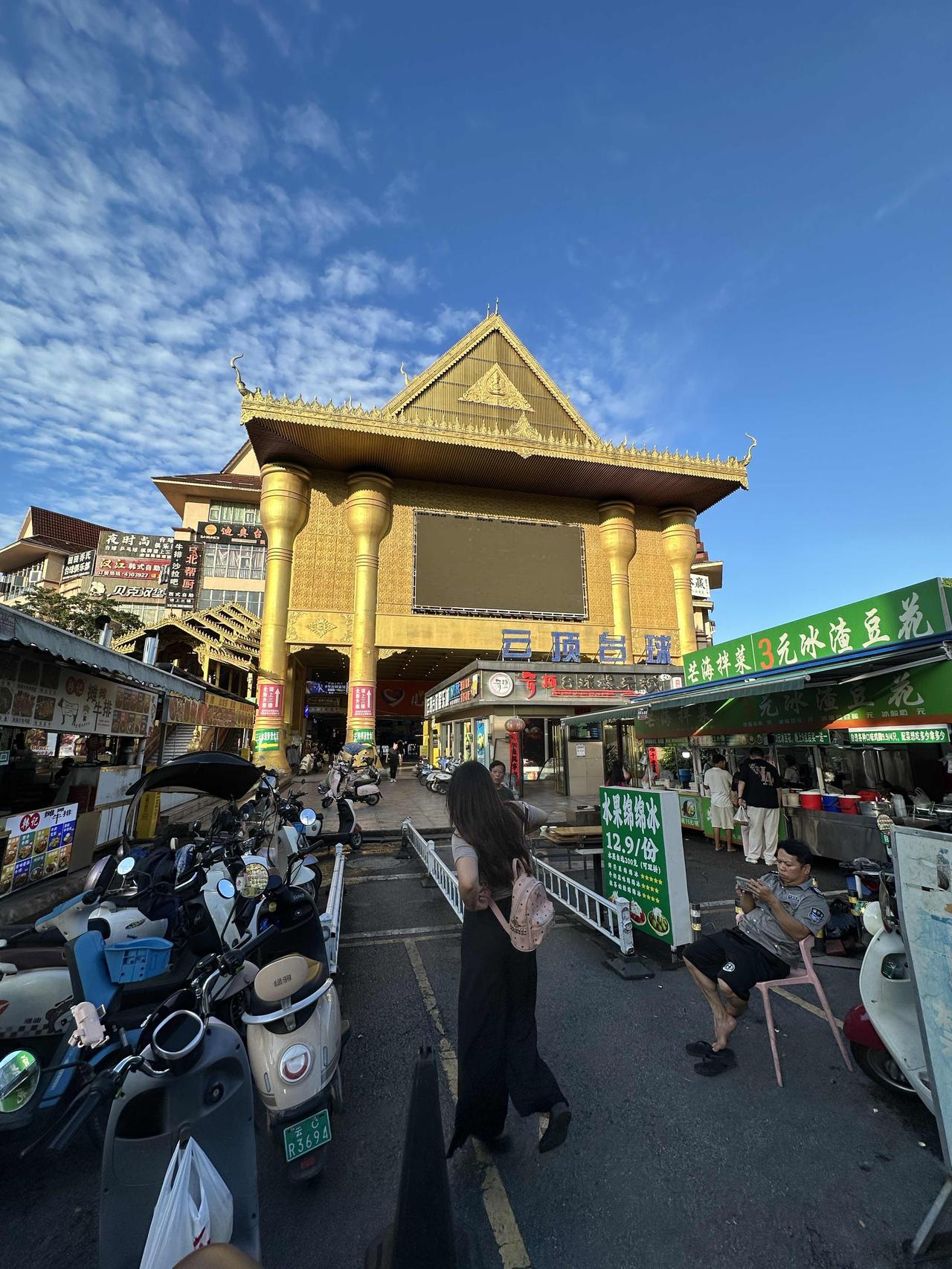 避暑找人均一百元或以上包三餐的民宿是吃不好的，在一个小地方呆一个月生活单调。其实