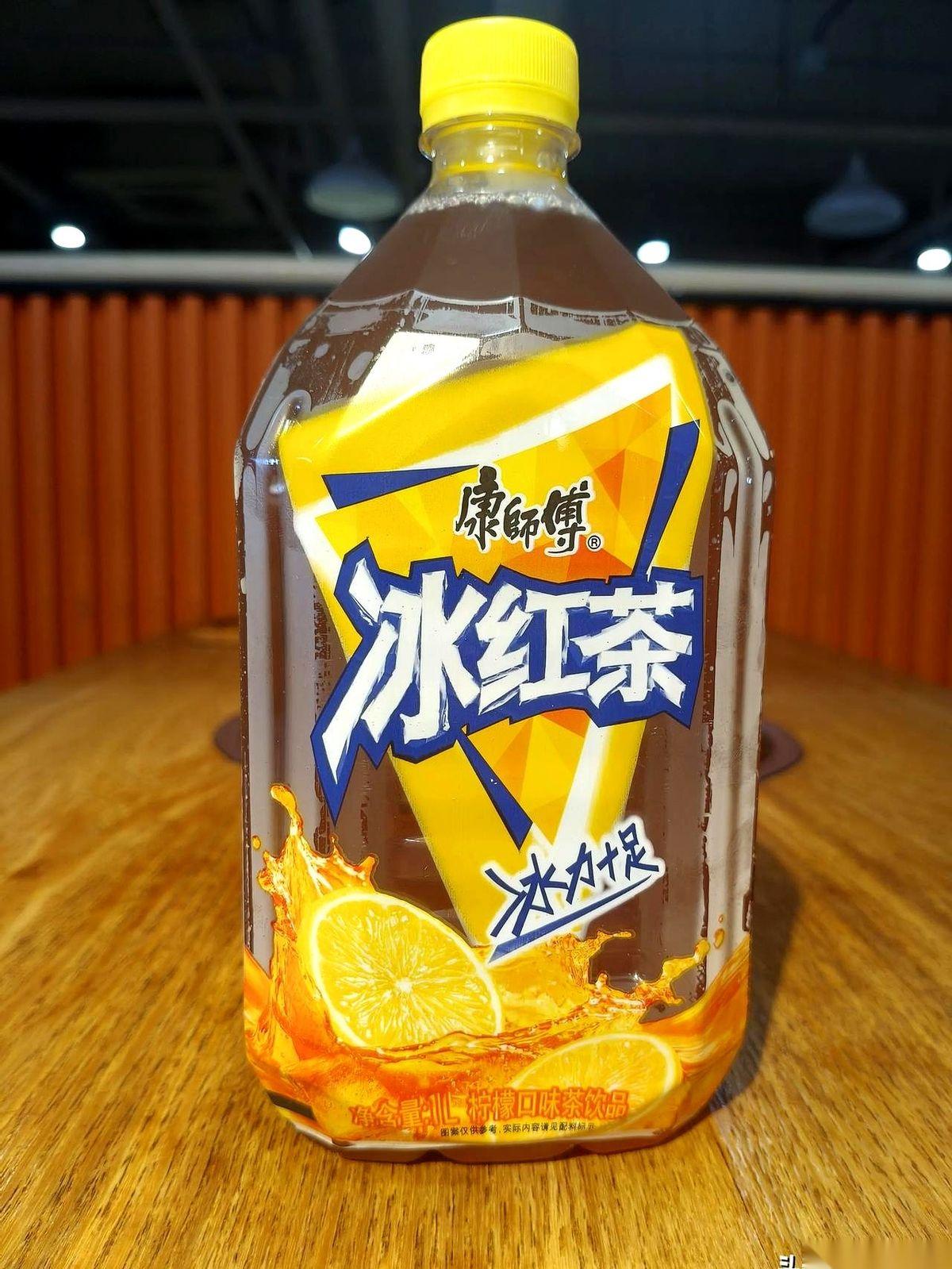 天天喊着要控糖，拉开超市冷柜门，躲开了可乐雪碧，顺手拿了一瓶“健康”的绿茶？
别