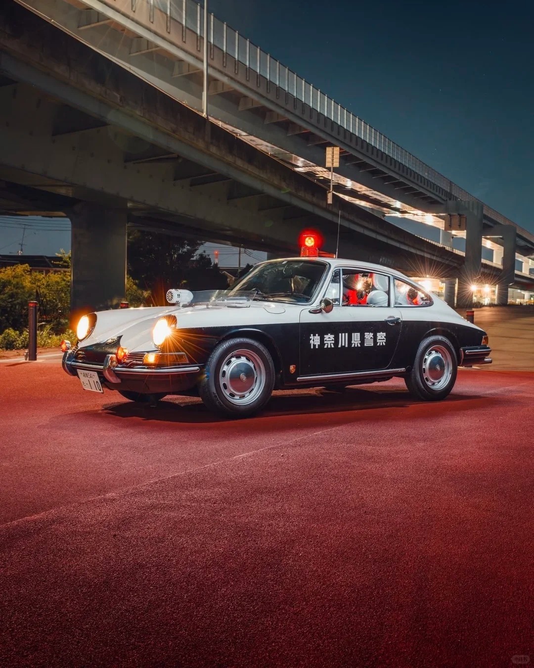 特殊车辆 60年代的保时捷912警车，这是辆912，不是911，是1.6升四缸引