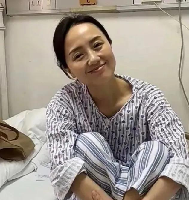 演员朱媛媛去世多日了，但网上每天悼念的短文有增无减，而且全网无差评，几乎没有杂音