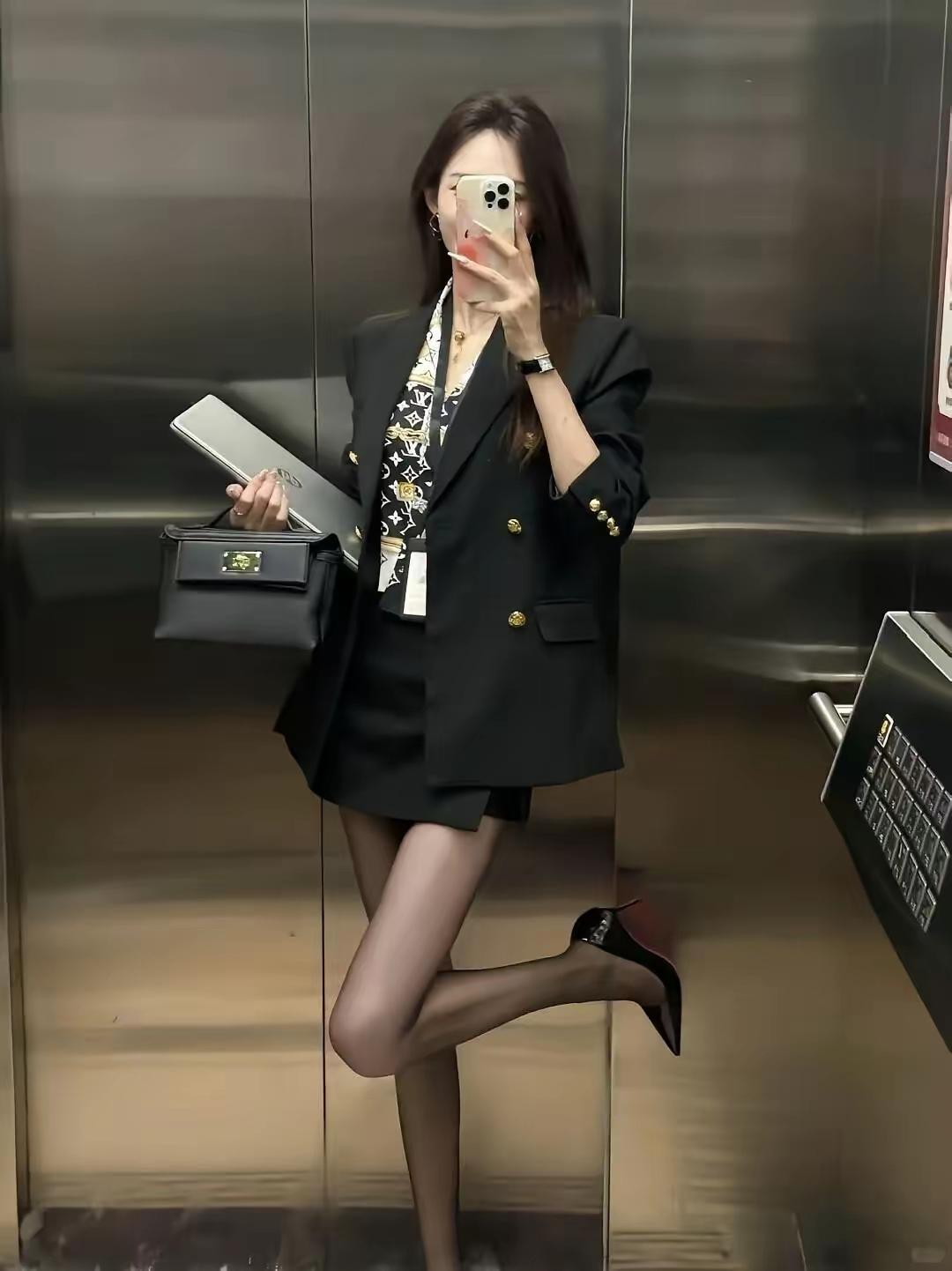 女上司也有俏皮的一面