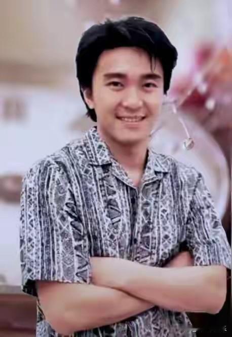 在《一路繁花2》最新一期节目中，刘嘉玲与叶童、邵子恒等嘉宾围坐闲聊时，一句“星爷