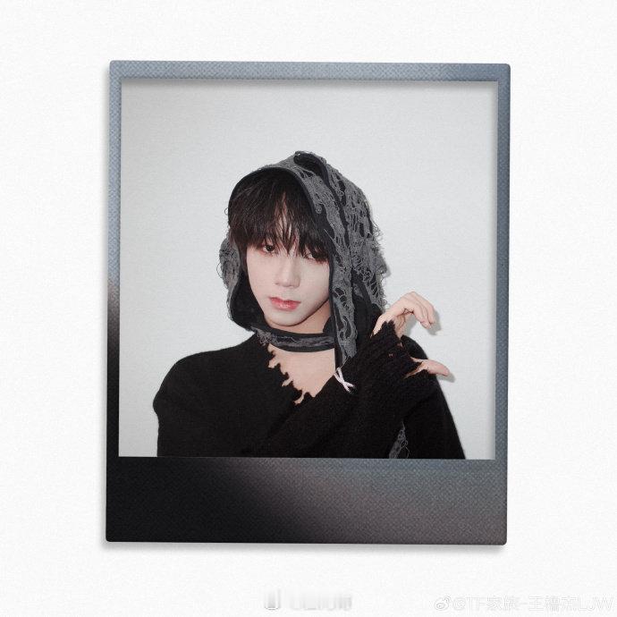 【王橹杰520卡点发文】王橹杰520比半心5月20日，下午5:20 发文：镌刻彼