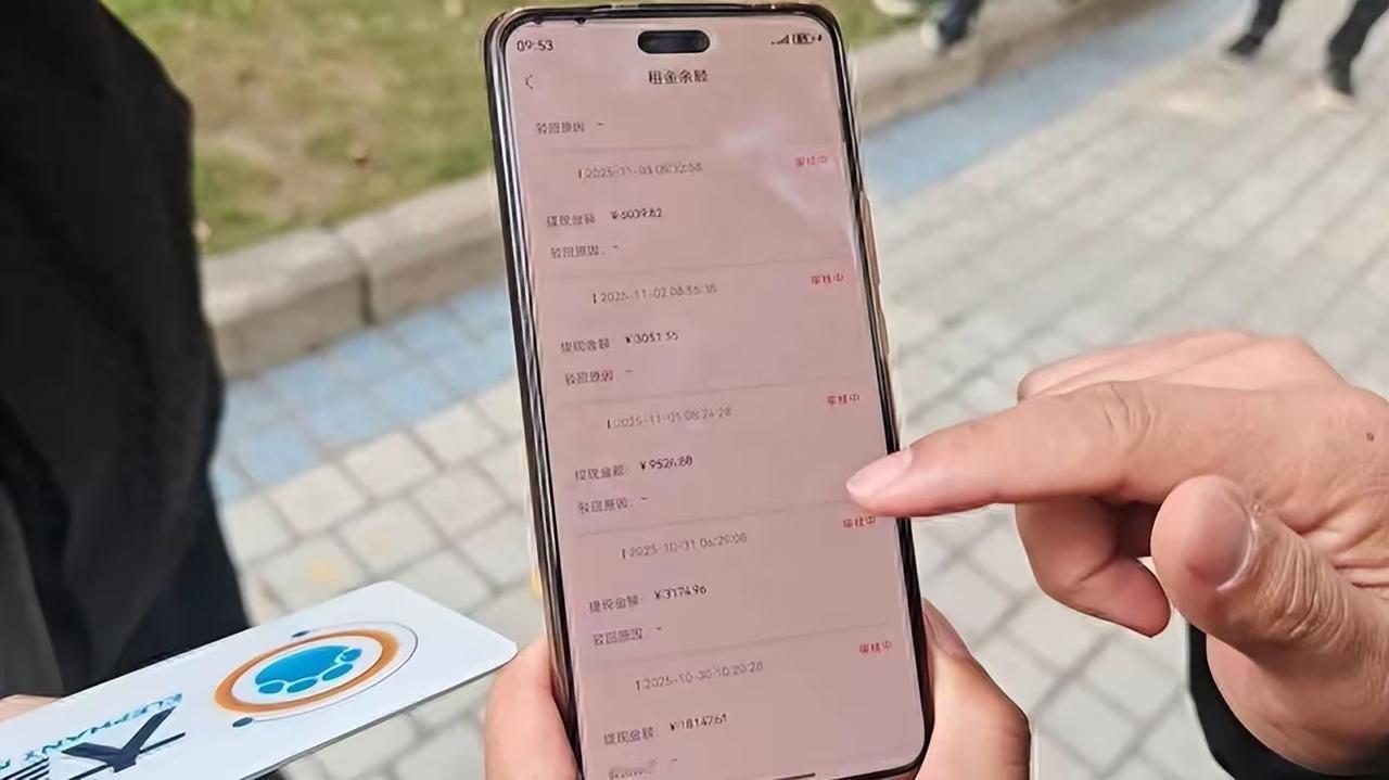 青云租”这个名字大家应该不陌生，短短时间内在全国开了三百多家门店，靠着高科技的包