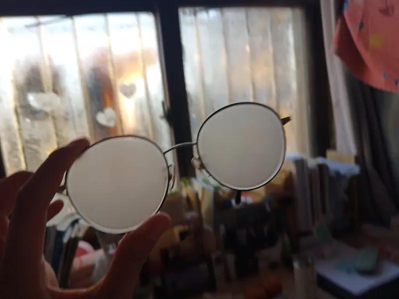 4月22日河南南阳，女子给孩子配眼镜一年多后发现镜片装反，孩子眼睛从600多度涨