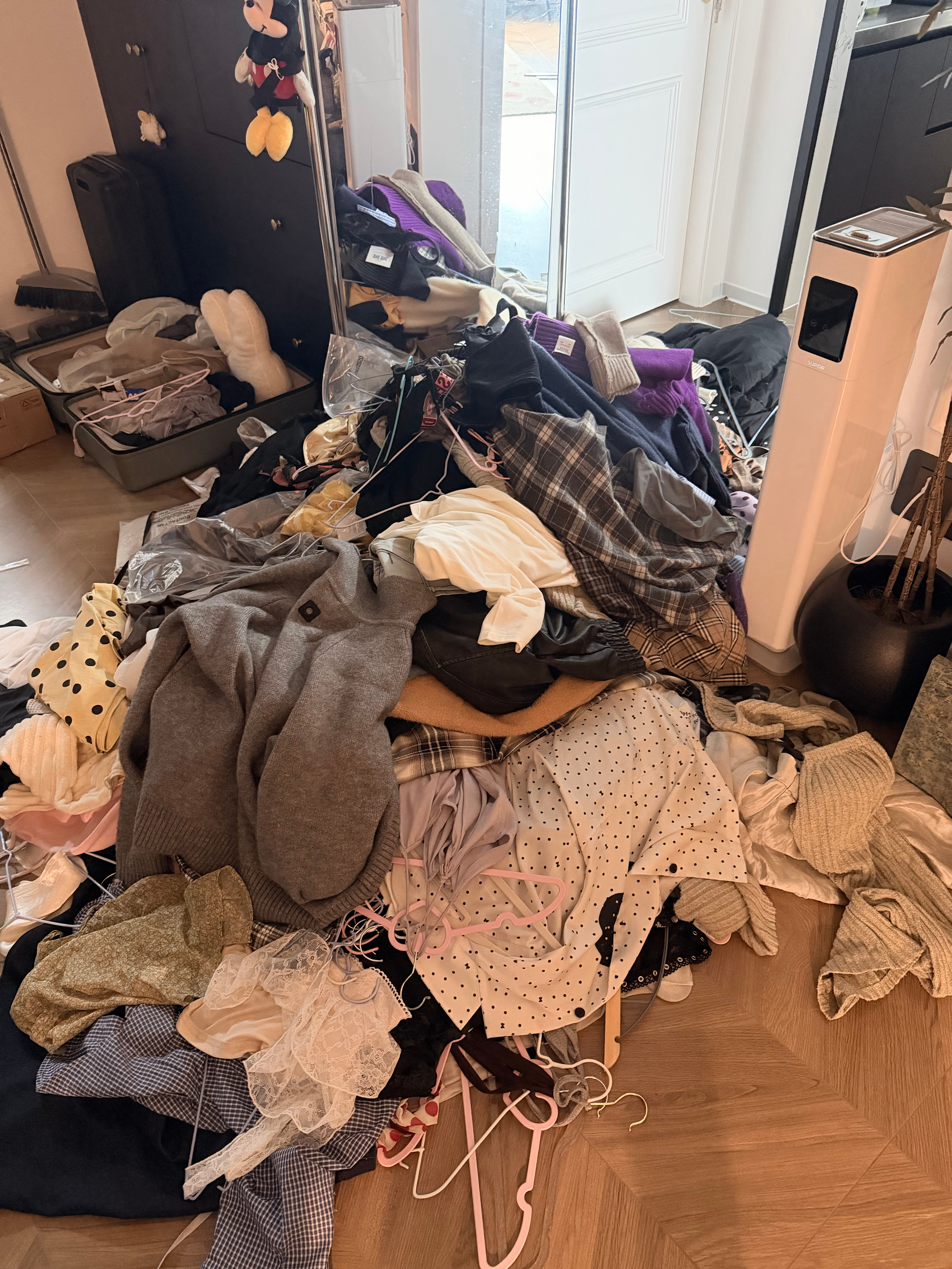 找不到衣服 那我全部重新挂一遍 