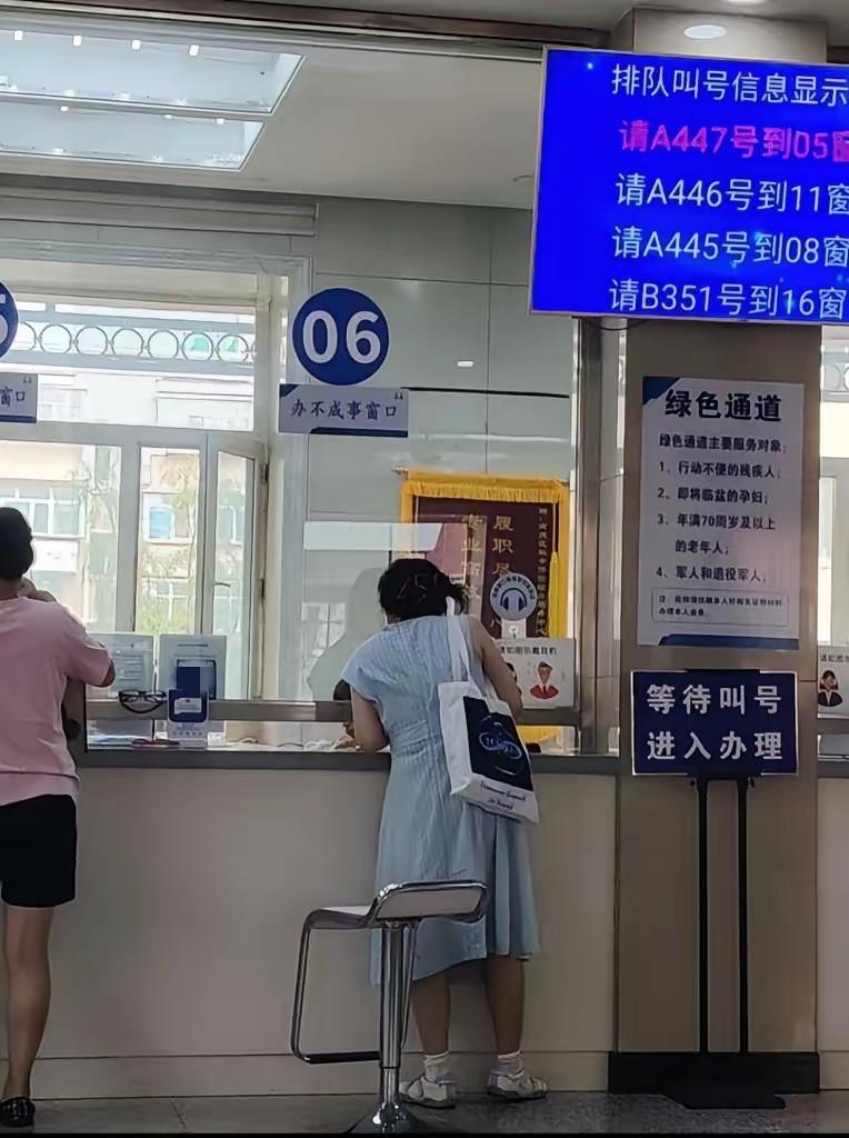 刚从社保局办完业务，真心劝大伙社保千万别拖着不交，我35岁才首次参保，今年37岁