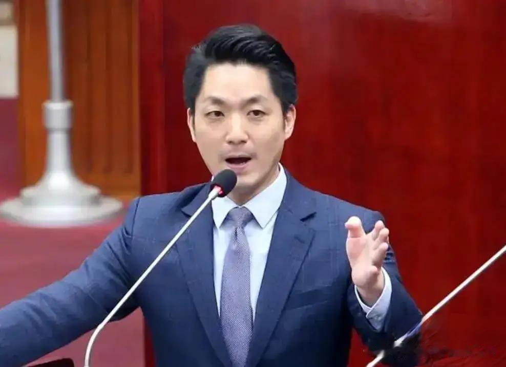 四次装傻回避！蒋万安根本不想找郑丽文站台
 
这记者也是无聊，一直追着蒋万安问会