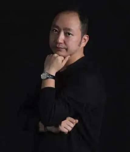 钉钉创始人陈航，
要求团队早9点打卡、午休13点14分必须在岗、大年初四全员返工