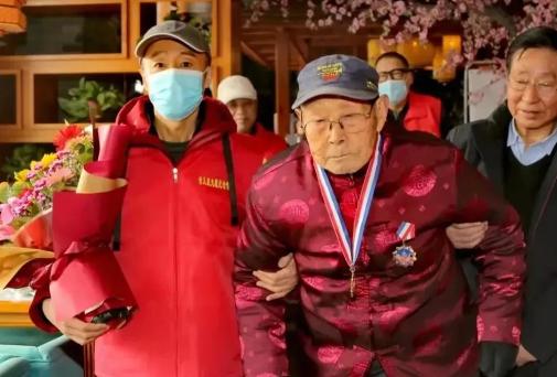 2022年3月18日，老兵百岁生日，问道：台儿庄战役的29万大军，还剩几人？想和