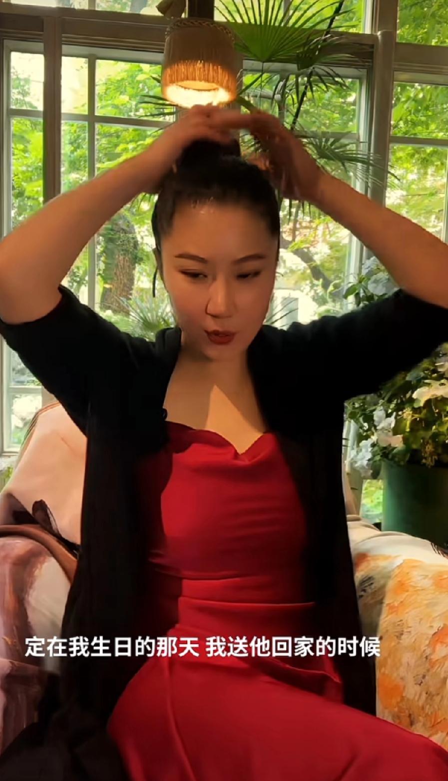 谢贤前女友讲被小6岁男友退婚的经历

男友主动提出要订婚，但是订婚前她因为下大雨