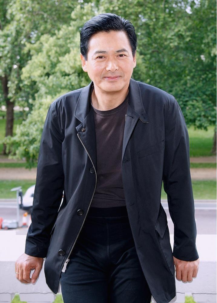 2005年，张艺谋邀请周润发出演《满城尽带黄金甲》，周润发随即提一个要求，投资人