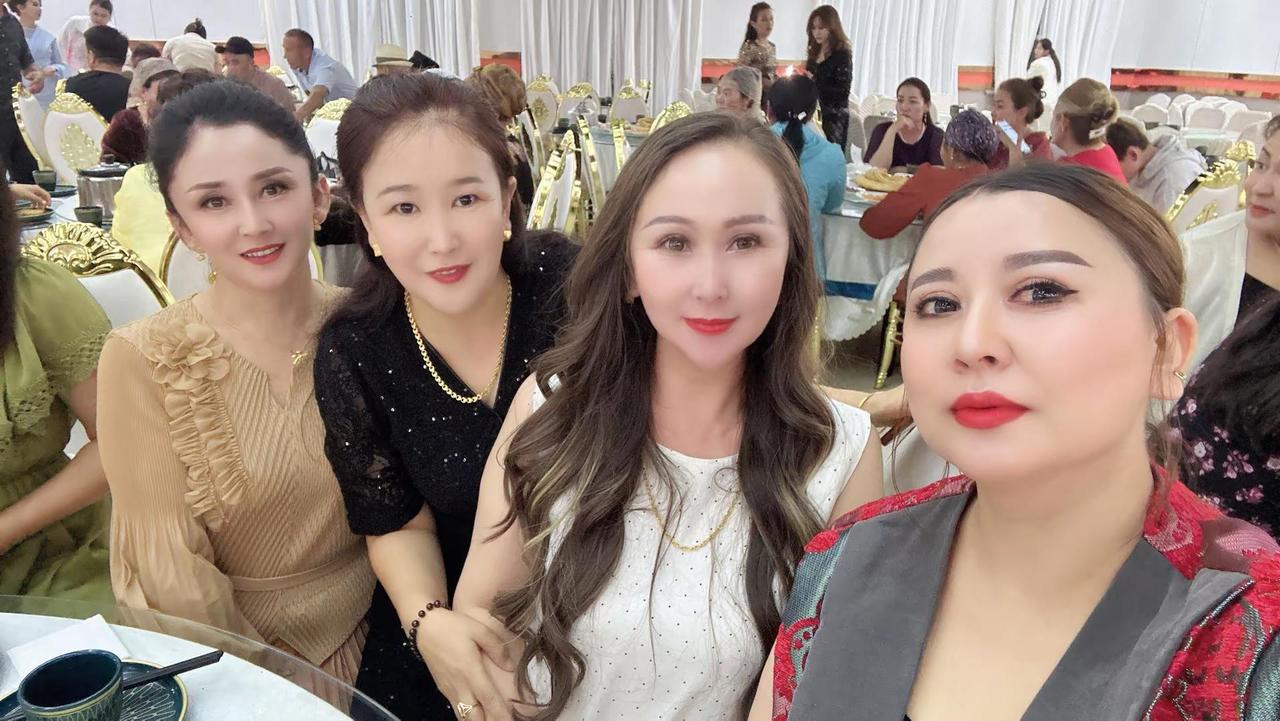 美到发光的我们 一群认识二十年的姐妹