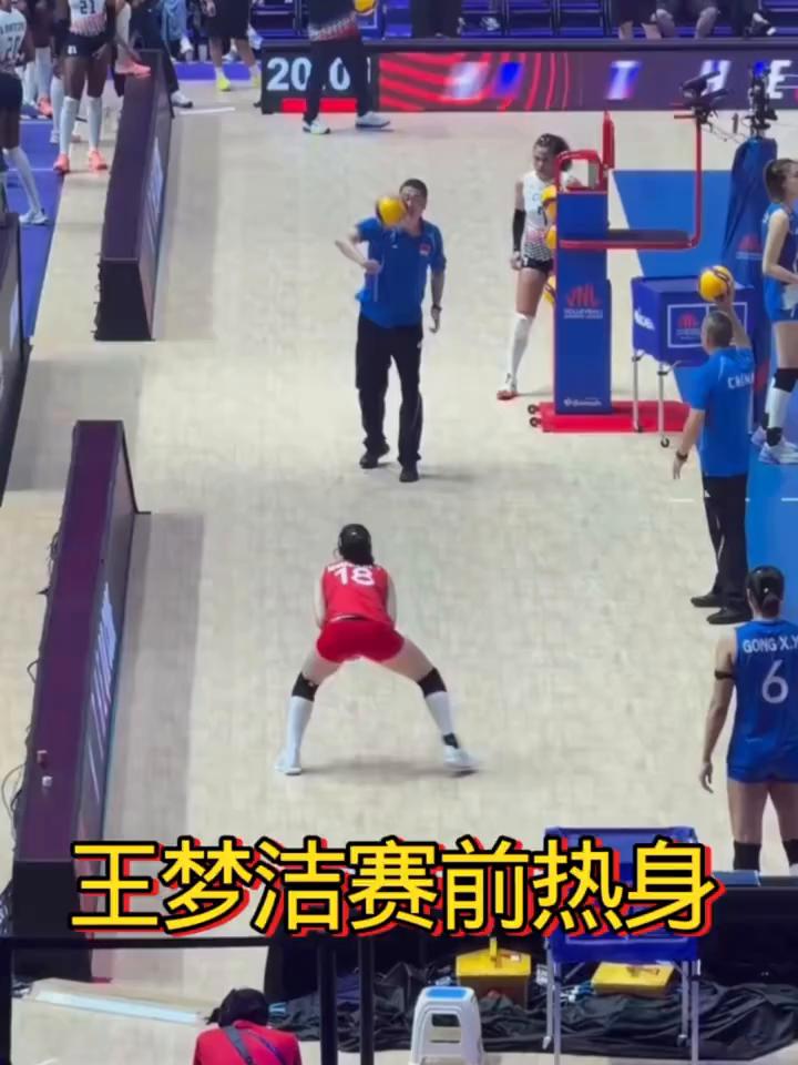 王梦洁赛前热身。