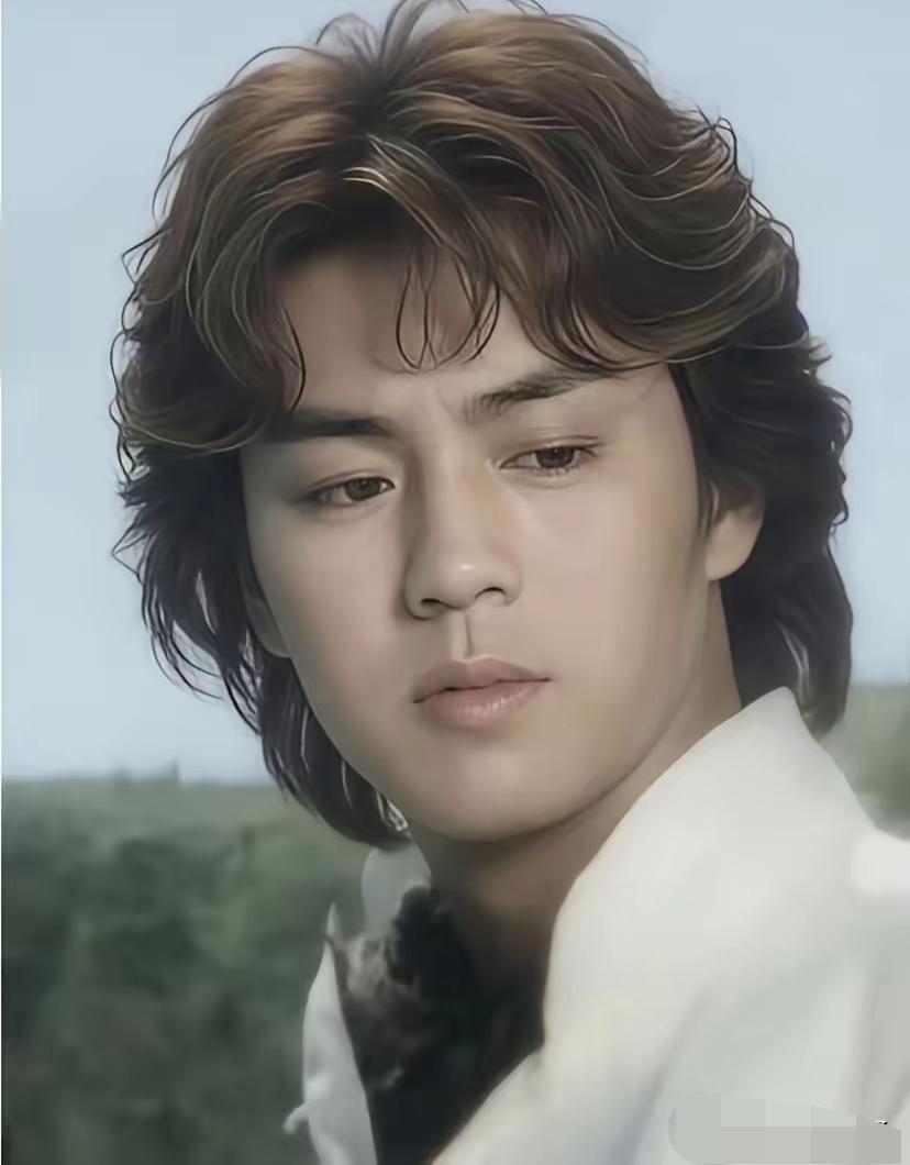 曾经的他比现在的肖战还帅，当年他可是多少女孩的男神