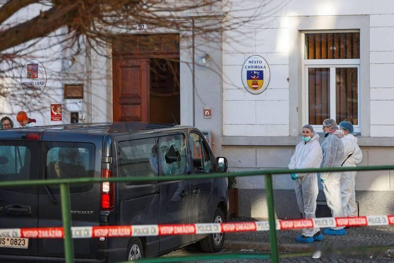 捷克市政厅发生枪击事件 枪手自杀致1死6伤 海外新鲜事 捷克警方通报称，1月19