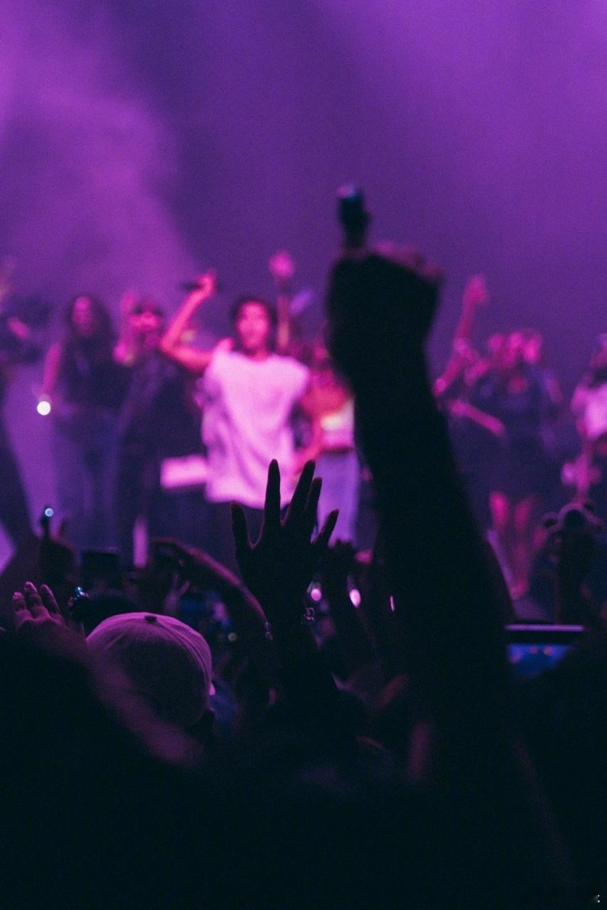 王嘉尔这一天到底做了多少事 一天就能做这么多事，王嘉尔简直是高能代表！健身、彩排