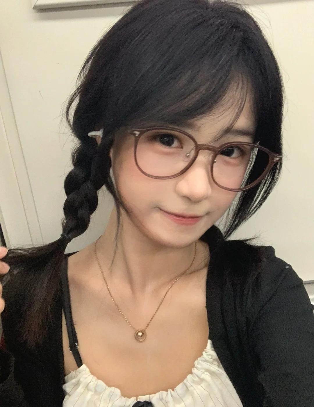 看我的新🎧
甜妹 原相机 自拍