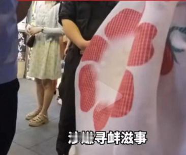 曾经有一批女孩儿拼了命的想脱掉这身和服，现在有群女孩儿不仅自愿穿上了和服，还高喊