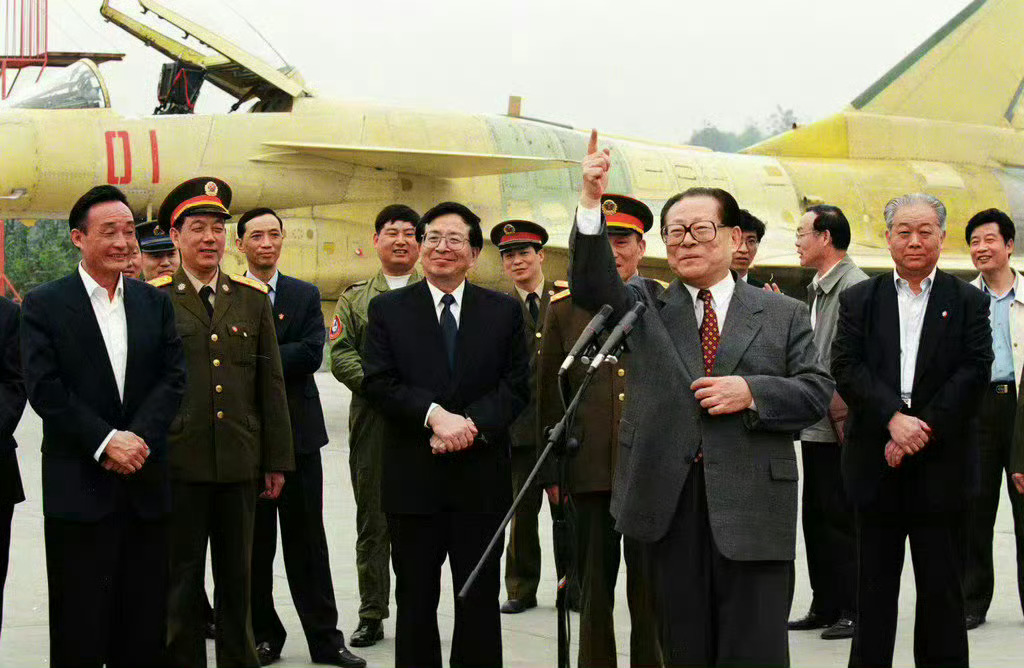 今天歼10首飞成功28周年说到歼10，想到他。