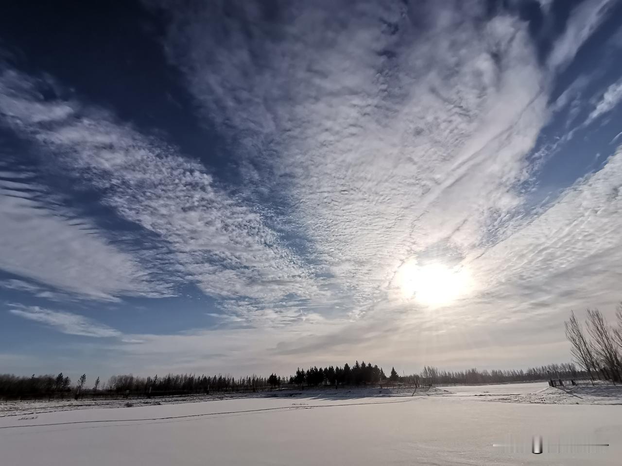 黑白电视时代，咱最常看的就这几样！全是刻进DNA的回忆
 
七八十年代的黑白电视