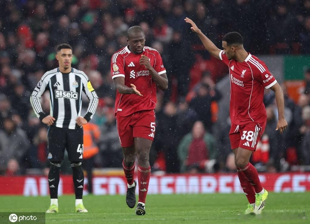 英超-埃基蒂克2球维尔茨破门 利物浦4-1纽卡近6轮首胜------北京时间2月