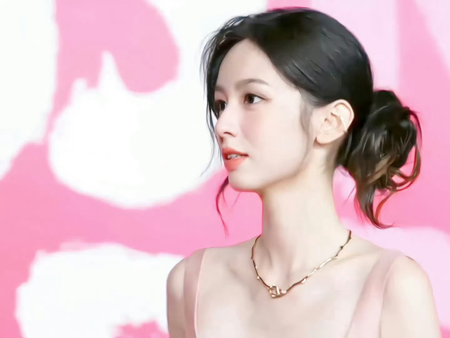 周也🌸💞🏩🎀 向全世界安利周也 我也常常因为有你而感到幸福∑^) 女王大