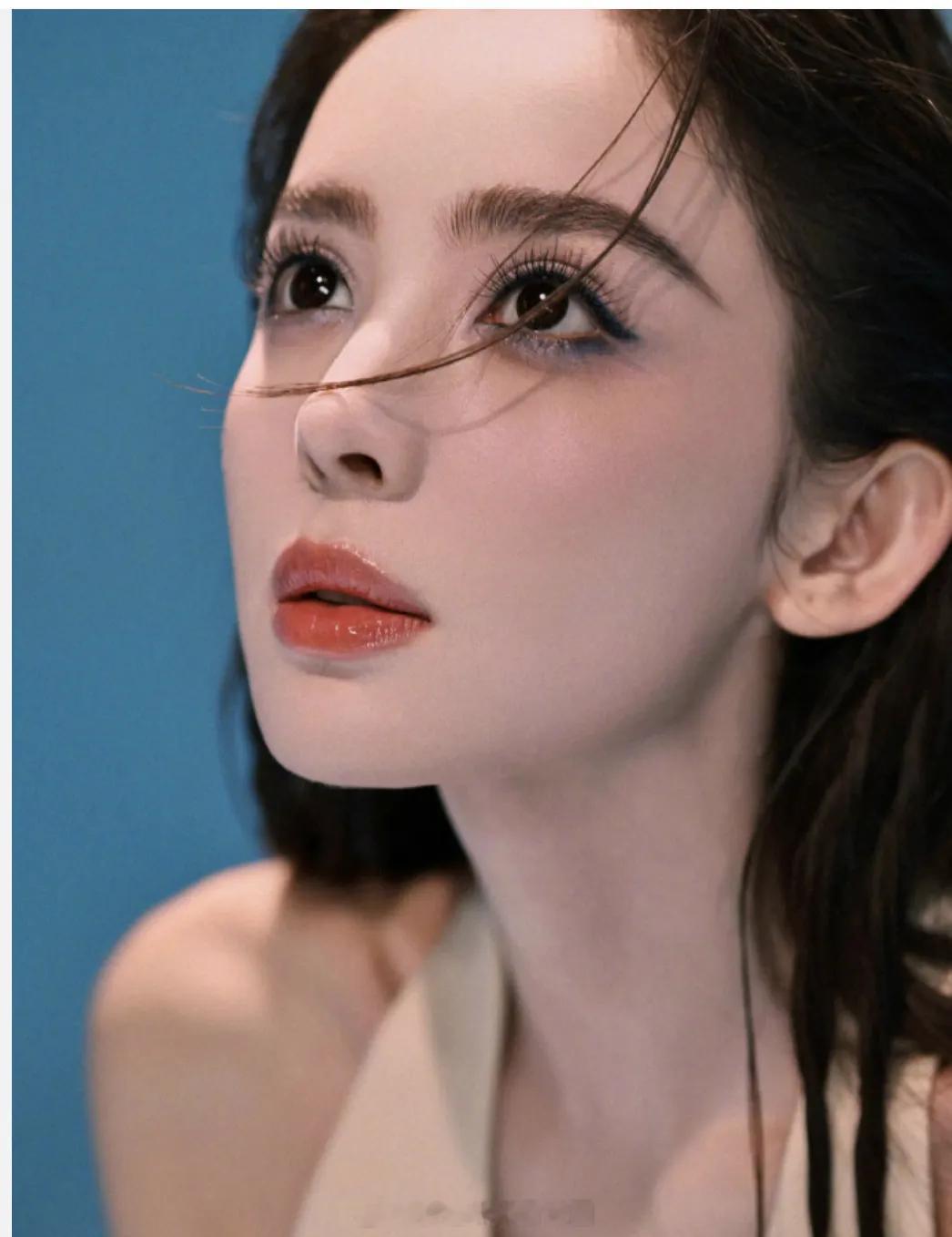 好家伙，32岁娜扎瘦成了「纸片人」，内娱病态审美要改改了 ​​​