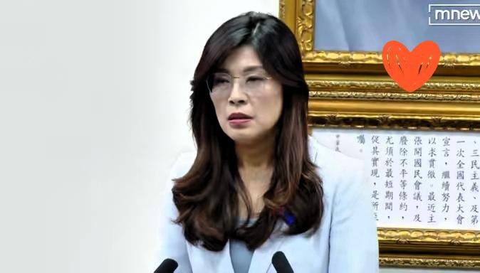 就在刚刚，
​国民党主席郑丽文突然宣布
​12月24日下午，国民党主席郑丽文在中