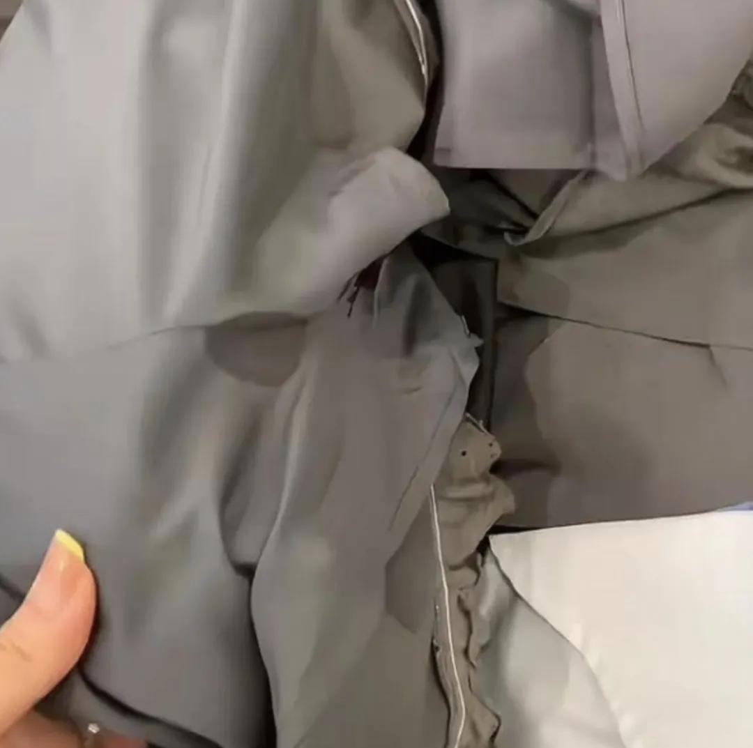 做人小气点是没关系的，吃的省点，穿的省点，为了不请客也不吃别人的请，这些都正常，