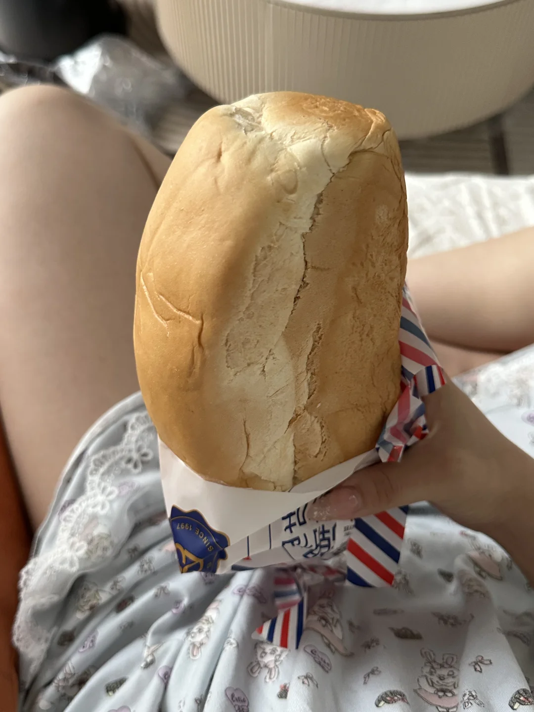 起床啃面包