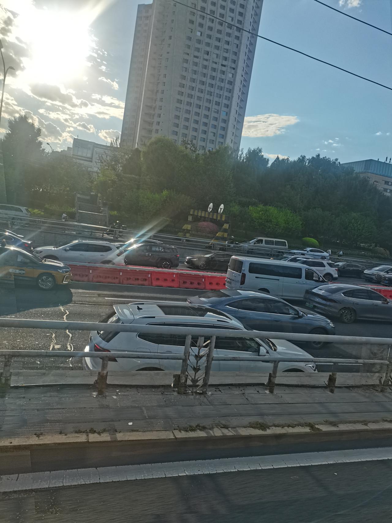 家风对一个人的性格有何影响家风对一个人的性格影响是巨大的，小时候家风的教育，一生