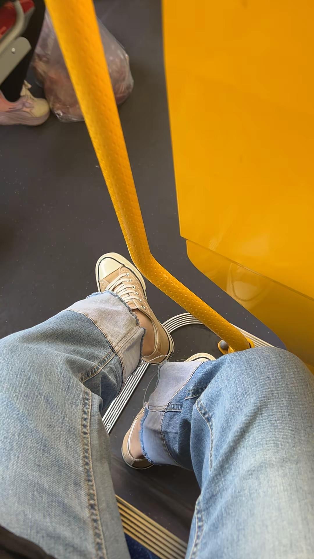 47岁，低碳出行，又是和老人挤公交的一天……