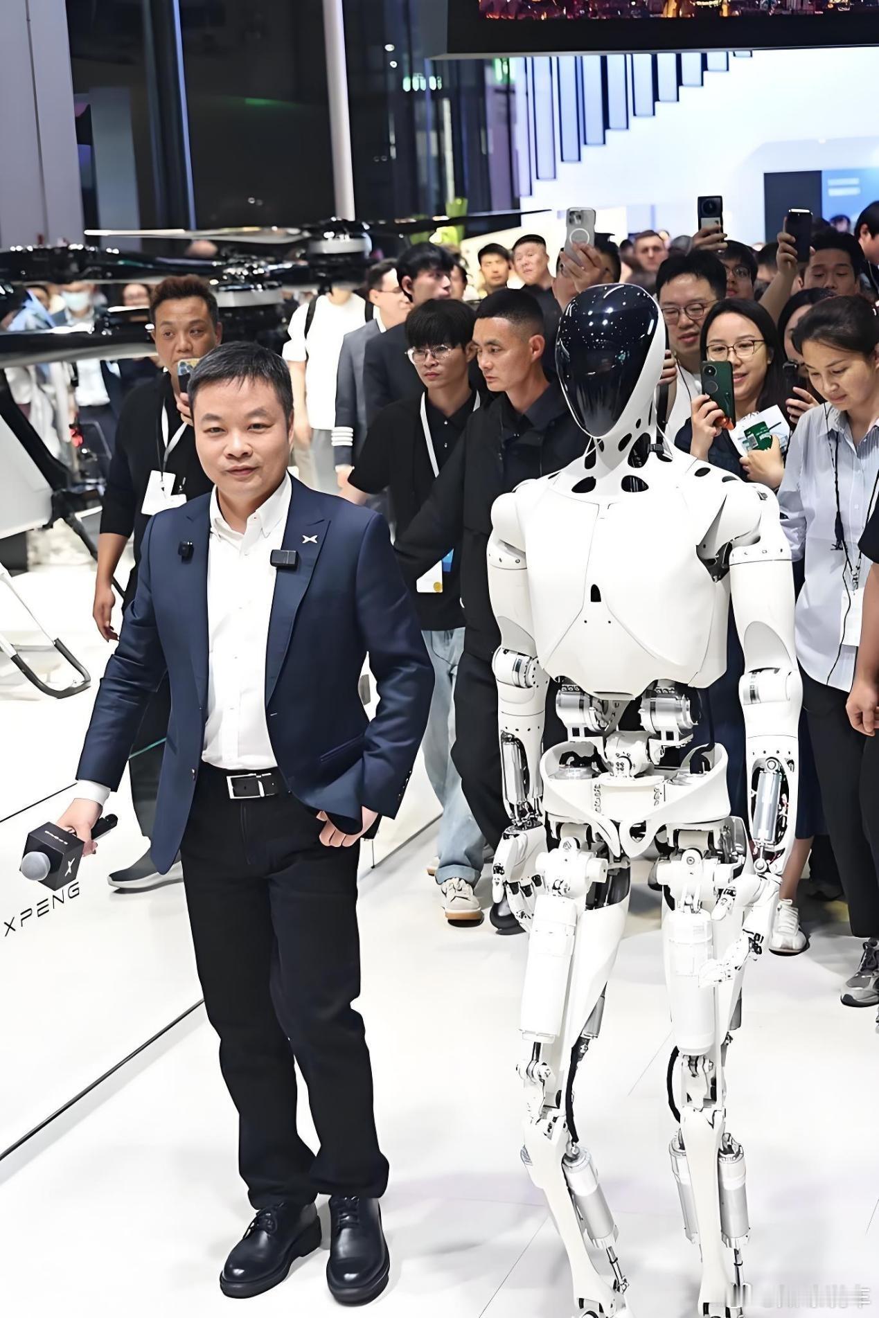 何小鹏亲自带队冲机器人量产，竞争特斯拉Optimus，2027年Q2出海何小鹏亲