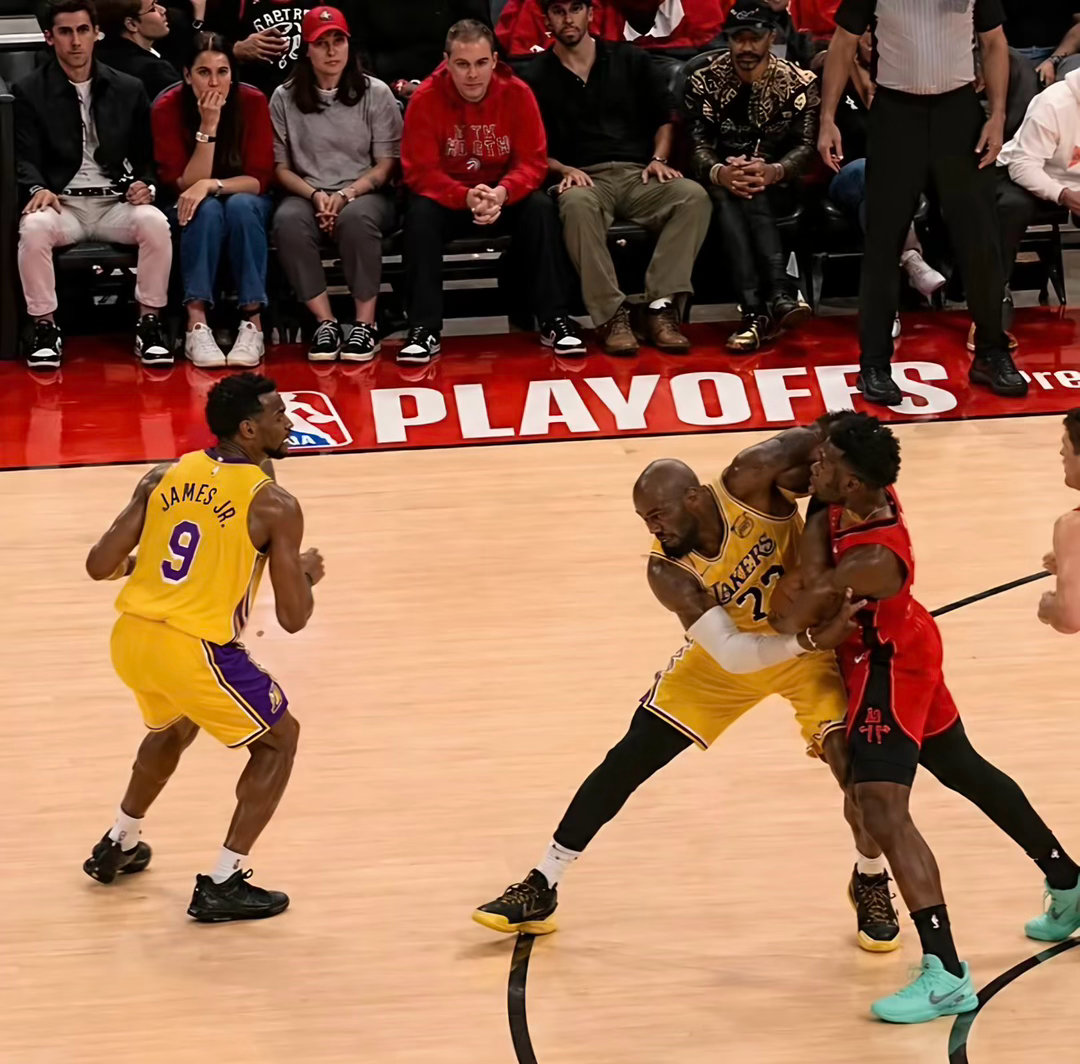 一位父亲对儿子无声的托举传奇会老去，纪录会被超越，但父亲永远是那个，愿意永远为你