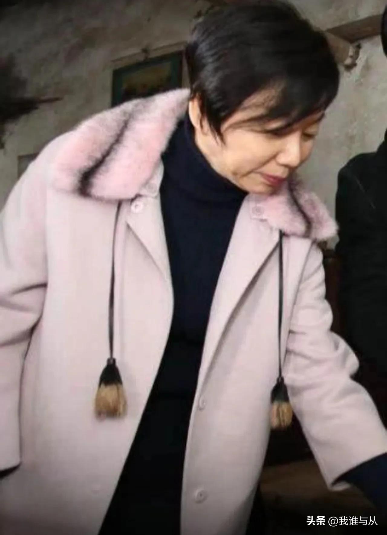 #许家印前妻2.85亿美元房产或遭拍卖#  许家印和前妻丁玉梅离婚，可能目的是为