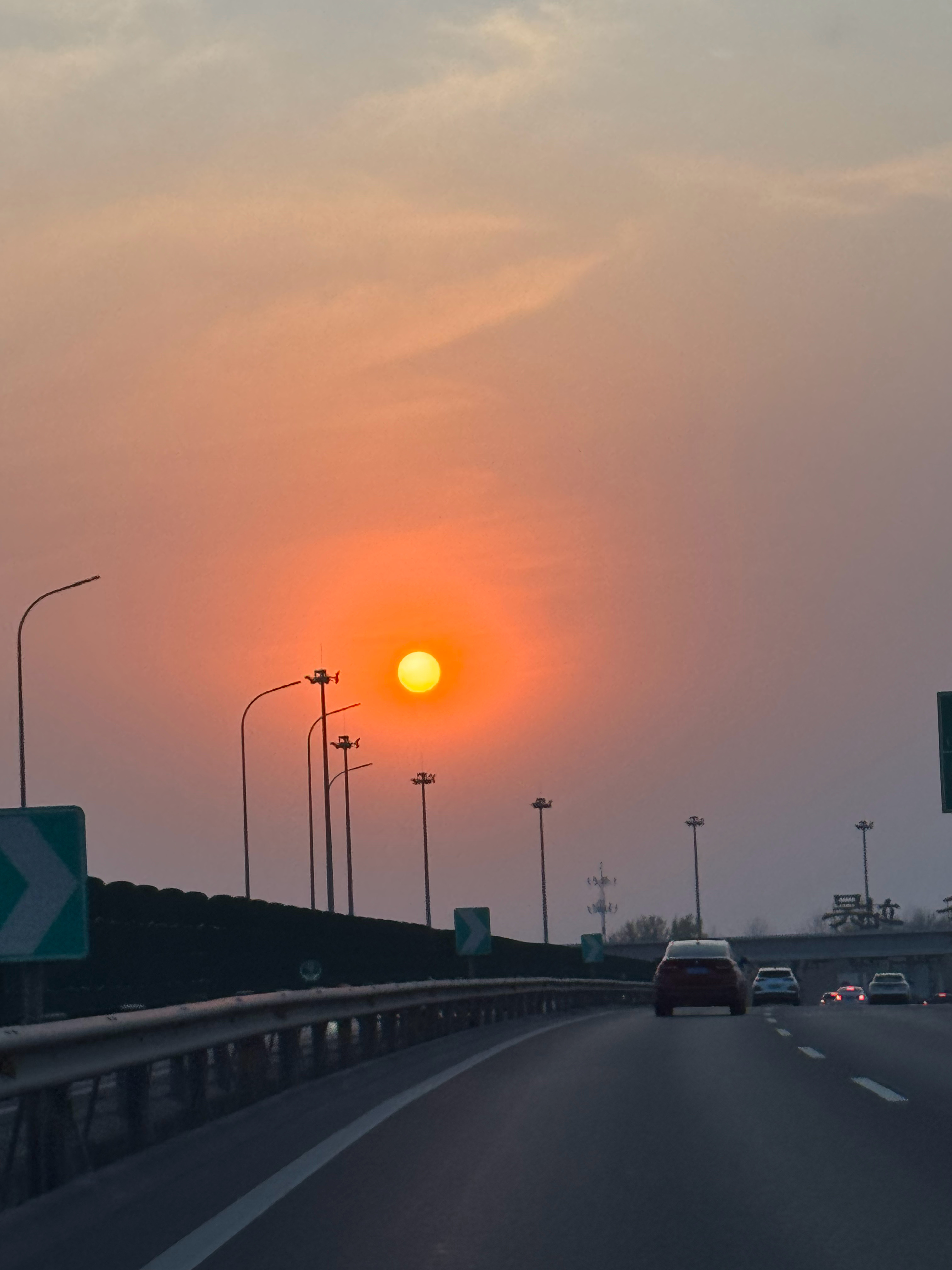 小米已经尽可能避开所有友商的赛道少说话 多做事，不至于这样李楠说道