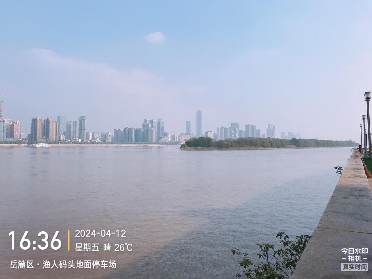 都说长沙属于白天三线晚上一线类的城市，你们看看是不是？#湘江边 #感受大自然的气