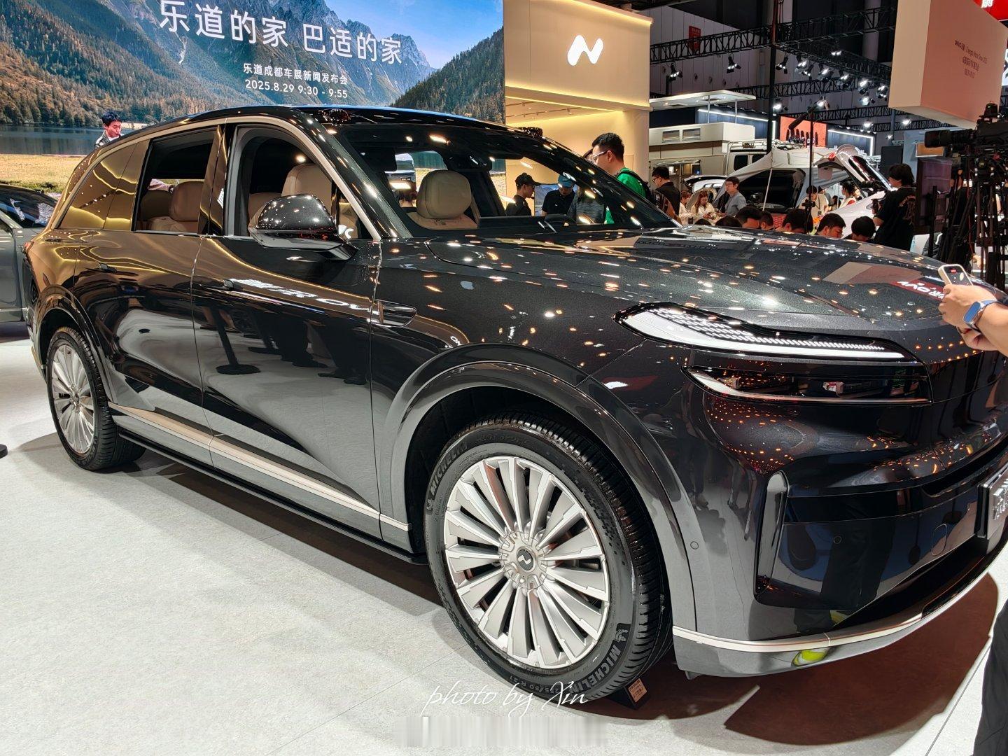 凝夜紫七座版实拍~2025成都车展郭涛成蔚来乐道l90第一万个用户蔚来乐道l90